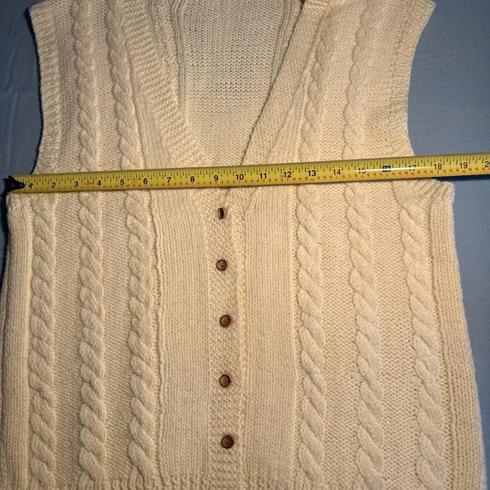 Handmade contrast sleeveless structured